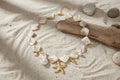 Ketting met schelpen, zee charms en goude kraaltjes